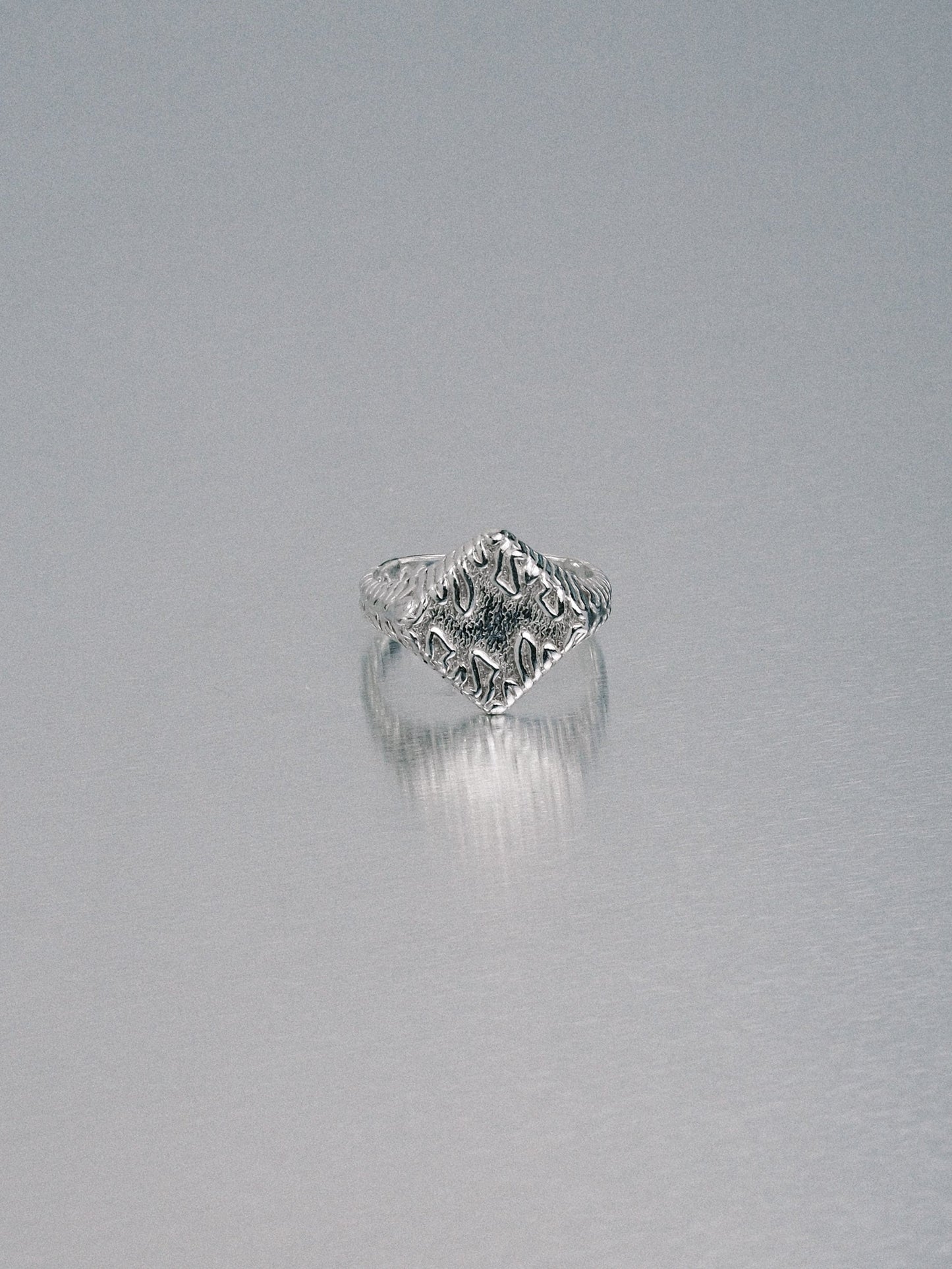Biomorphic Diamond Signet, 925 silver
