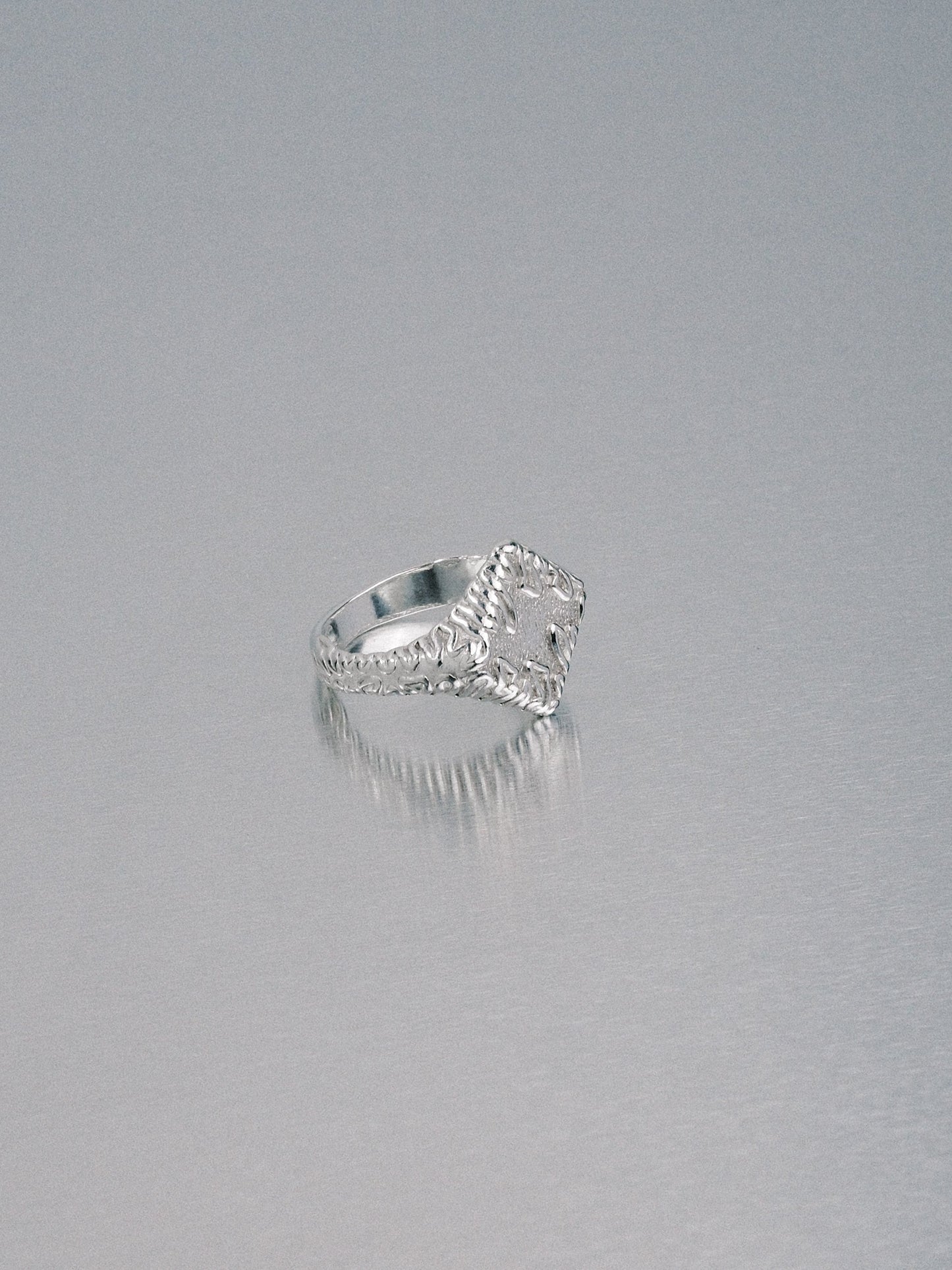 Biomorphic Diamond Signet, 925 silver