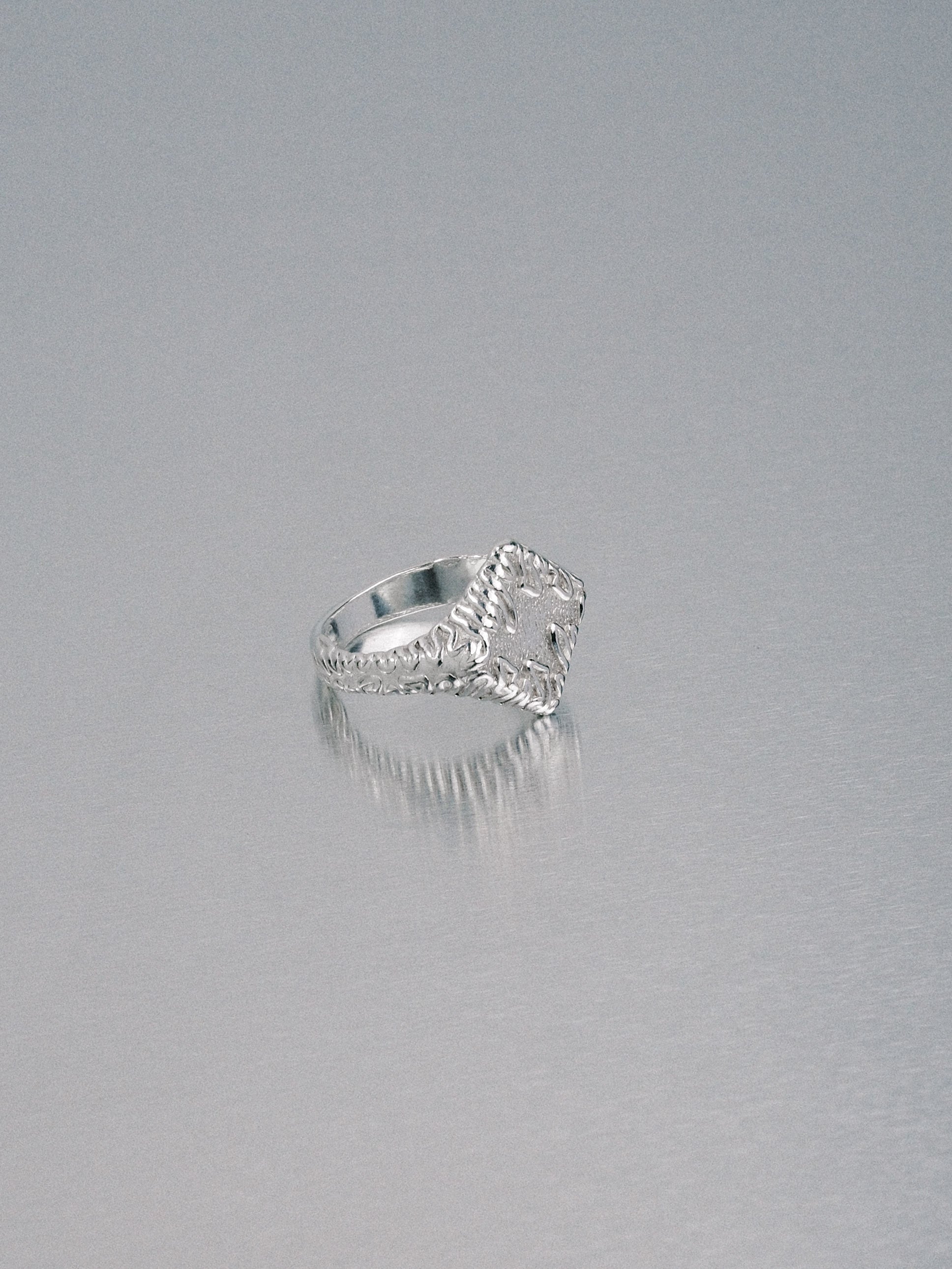 Biomorphic Diamond Signet, 925 silver